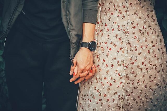 大人の恋愛に多い告白なしで付き合う理由